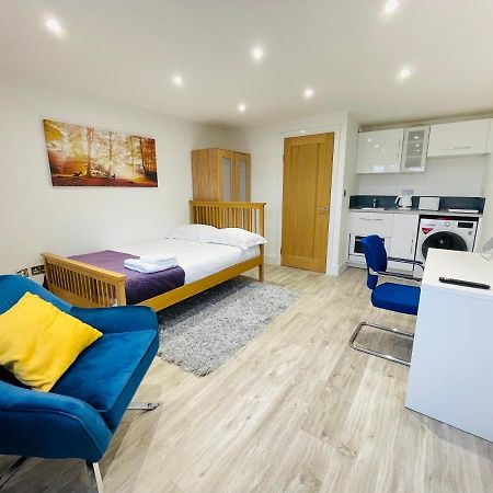 NEW MODERN STUDIO APARTMENT, PARKING, Netflix Kenilworth Exterior foto