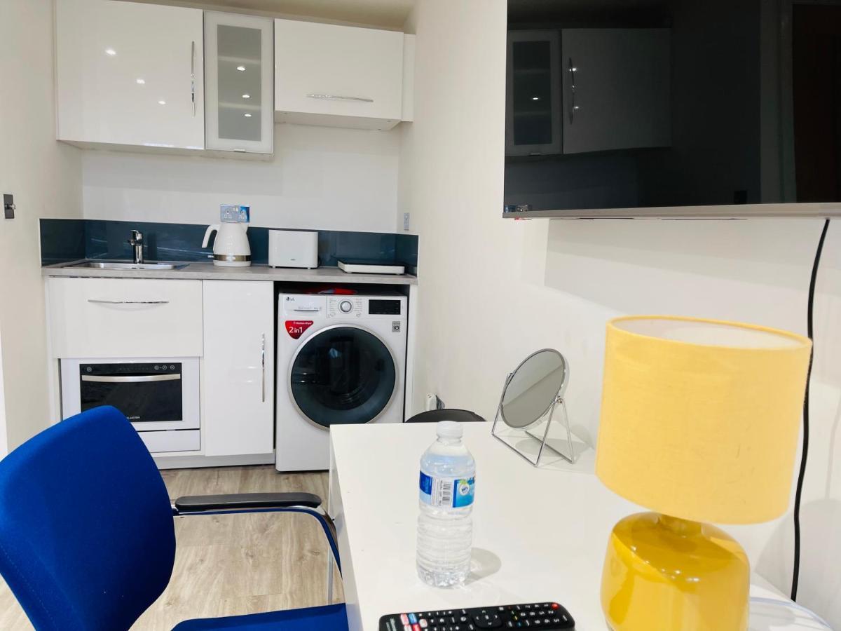 NEW MODERN STUDIO APARTMENT, PARKING, Netflix Kenilworth Exterior foto