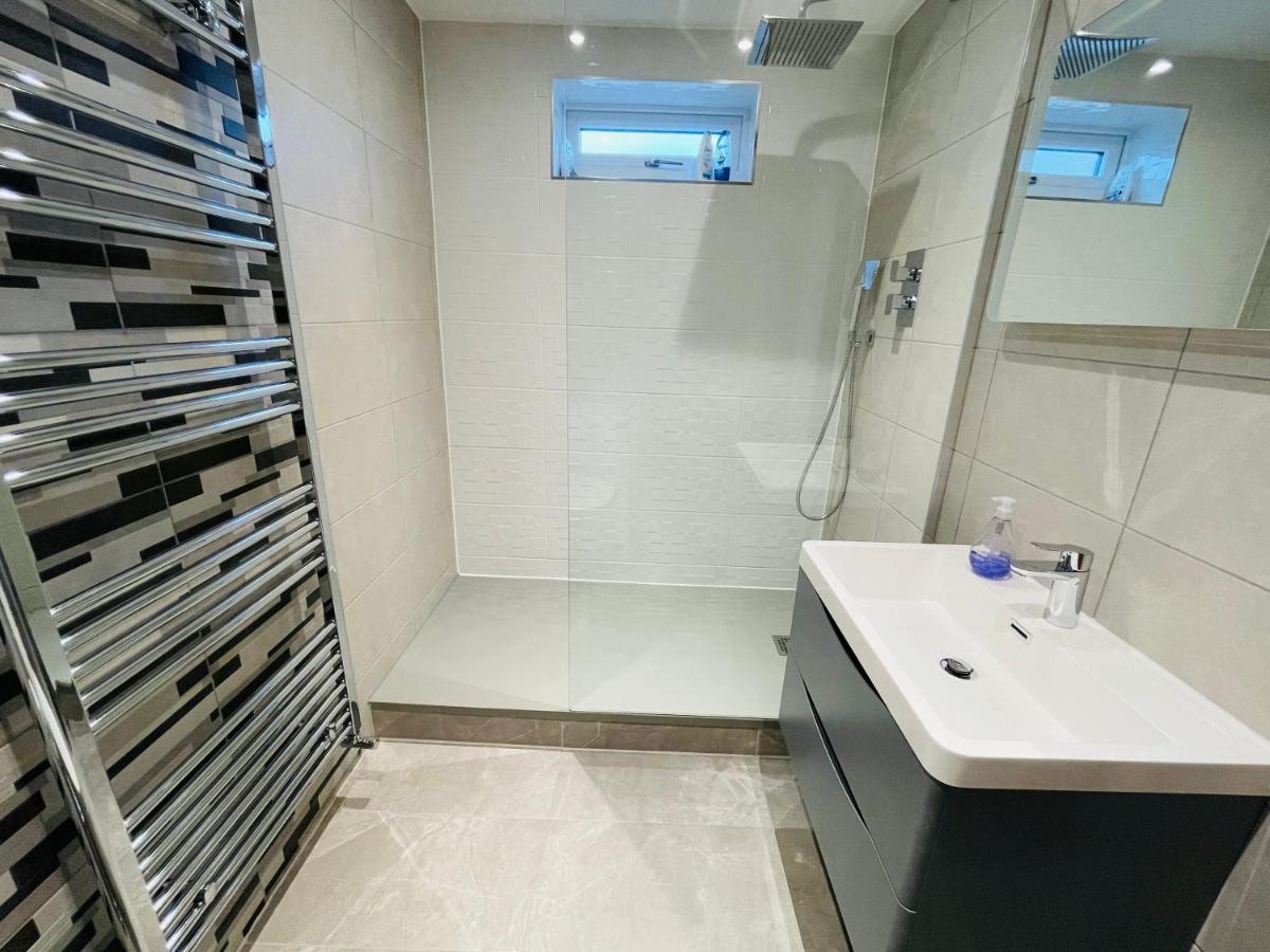 NEW MODERN STUDIO APARTMENT, PARKING, Netflix Kenilworth Exterior foto